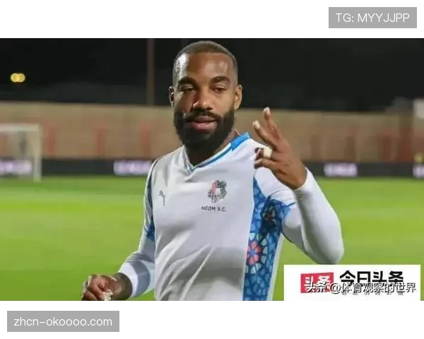 特写:老将拉卡泽特打入赛季第15球后的温情庆祝 特写:老将拉卡泽特打入赛季第15球后的温情庆祝